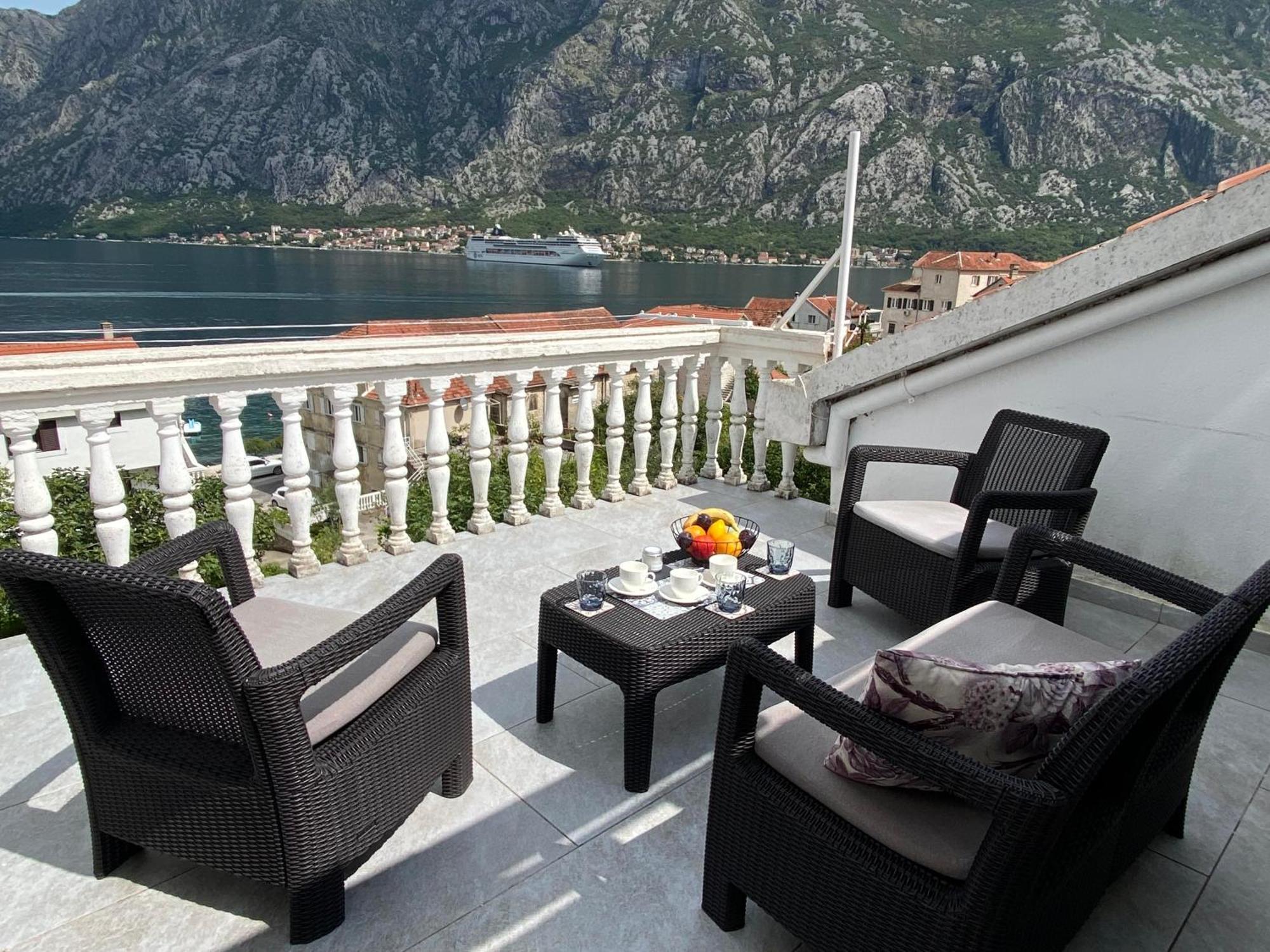 Lux Boka Sea View Apartment Cattaro Esterno foto
